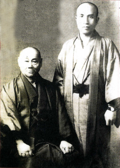 Choki Motobu (shown with student) fought a European boxer much younger than himself (possibly the professional strong man Jan Kentel of Estonia) in a prize match in the early 1920s that was graphically reported in the mass circulation Japanese magazine Kingu. He ended the fight in seconds by knocking out the boxer with, according the Kingu, a single karate strike to the head. Chosei Motobu recalls that his father challenged the boxer because he knew he could beat him. He bet heavily on himself as the odds against him winning were so high, and won a substantial sum of money. Photos courtesy of the Hawaii Karate Museum.